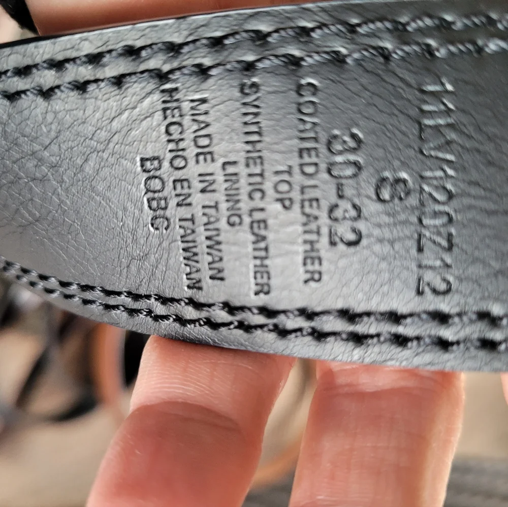 Levi's leather belt, reversible, sz 30-32